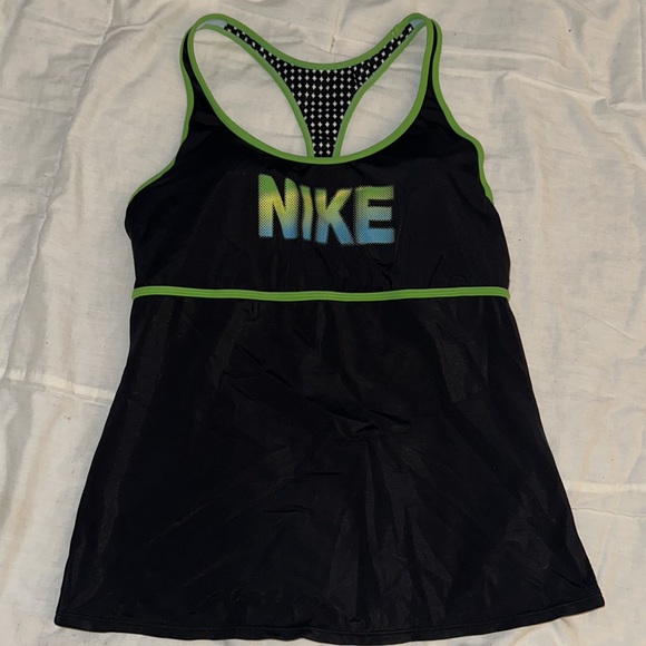 Nike top - Picture 2 of 4